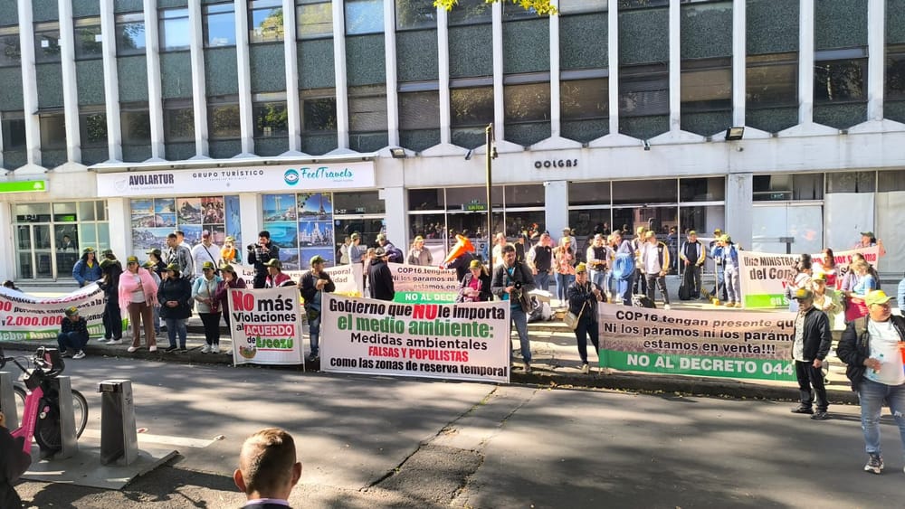 MinAmbiente se compromete con pequeños mineros de Santander a no declarar reservas temporales sin concertar con comunidades imagen de la publicación