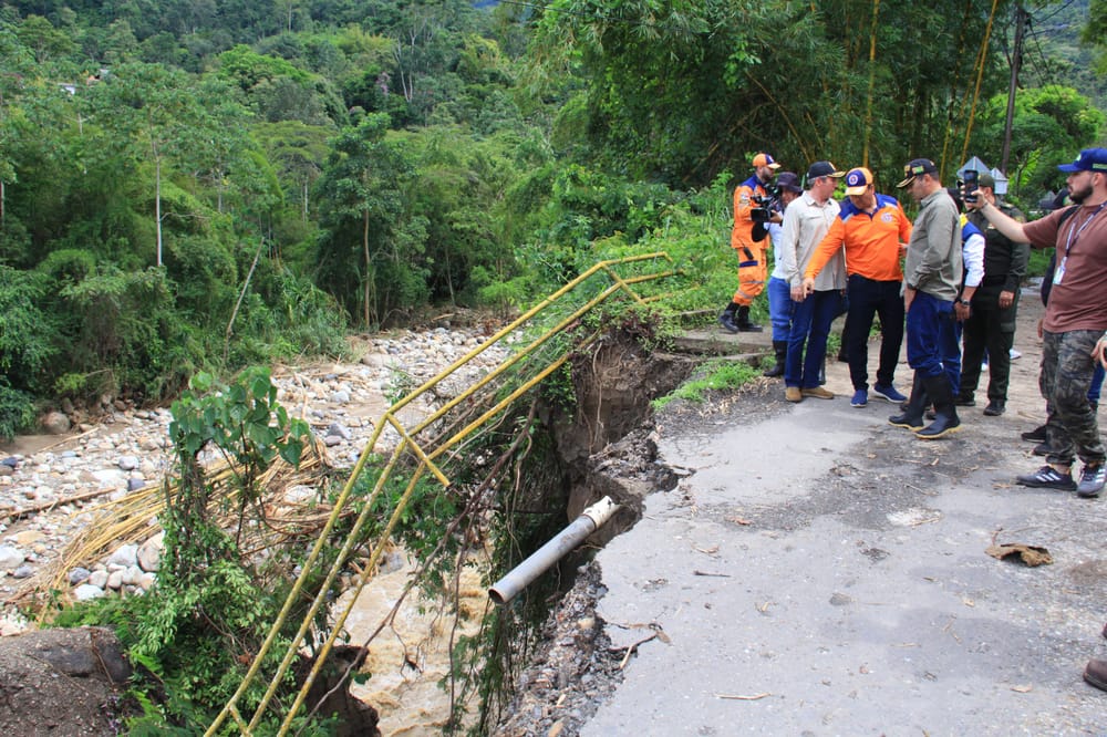 Transeúnte murió arrastrado por un derrumbe en San Vicente, decidió atravesar la vía pese a las advertencias imagen de la publicación