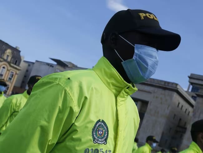 Consejo de Estado obliga a la policía a reintegrar uniformado que fue desvinculado por ser afro imagen de la publicación