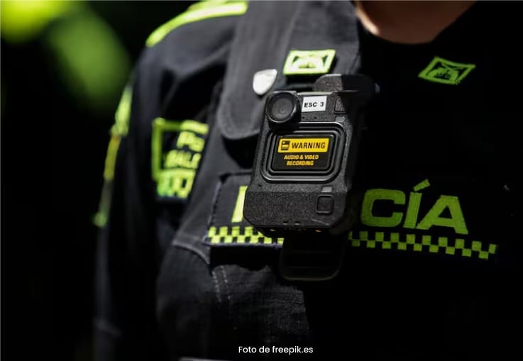 Investigan presuntas irregularidades en compra de telas por $ 30 mil millones para uniformes de la Policía Nacional imagen de la publicación