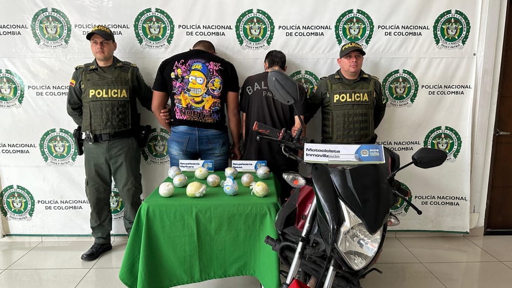 Capturan a dos ‘peloteros’ mientras intentaban ingresar droga a la Cárcel Modelo de Bucaramanga imagen de la publicación
