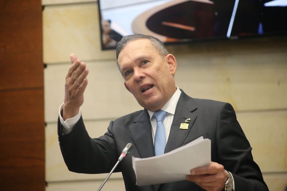 El presidente del Senado rechaza reforma tributaria imagen de la publicación