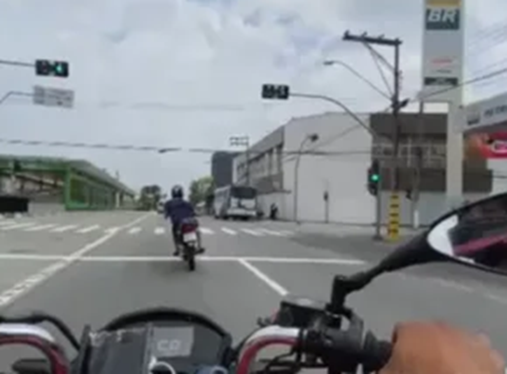 VIDEO. Motociclista muere mientras graba sus maniobras peligrosas imagen de la publicación