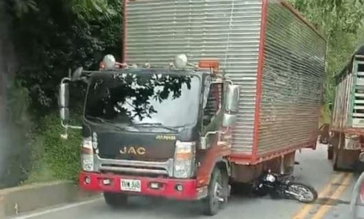 Bajo las llantas de una turbo quedó la vida de Omar Herrera imagen de la publicación