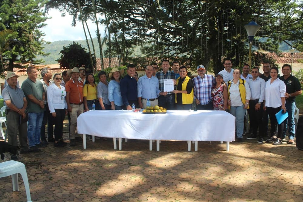 Unidad para las Víctimas entrega 1.161 millones de pesos para mejorar acueductos de  Riachuelo, Charalá imagen de la publicación