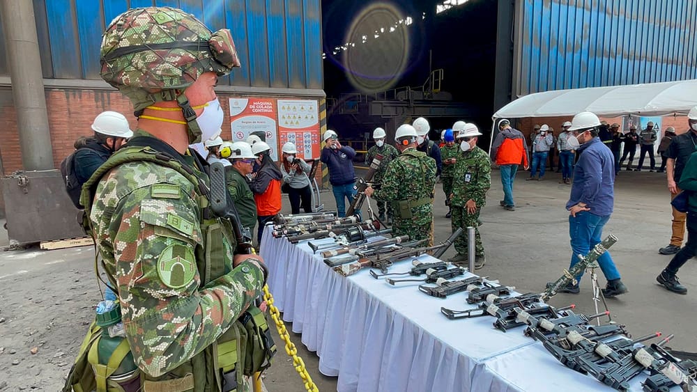 Efectúan fundición de 23 mil 500 armas de fuego decomisadas a grupos armados imagen de la publicación