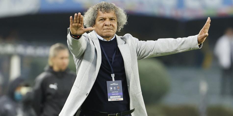 Hinchas de Millonarios exigen la salida de Alberto Gamero tras un 2024 sin títulos imagen de la publicación