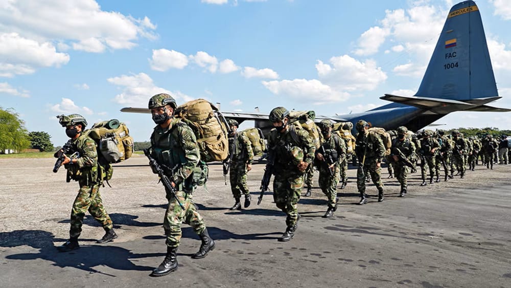 Renuncia masiva en la Policía colombiana: un capitán y doce coroneles dejan sus cargos imagen de la publicación