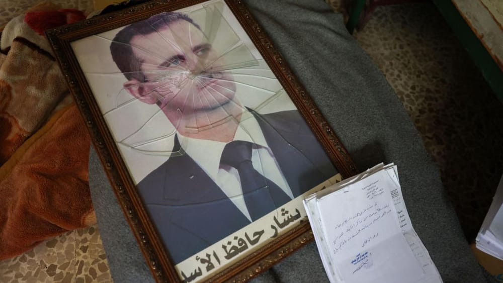 Bashar al-Assad huye de Siria tras la victoria rebelde en Damasco imagen de la publicación