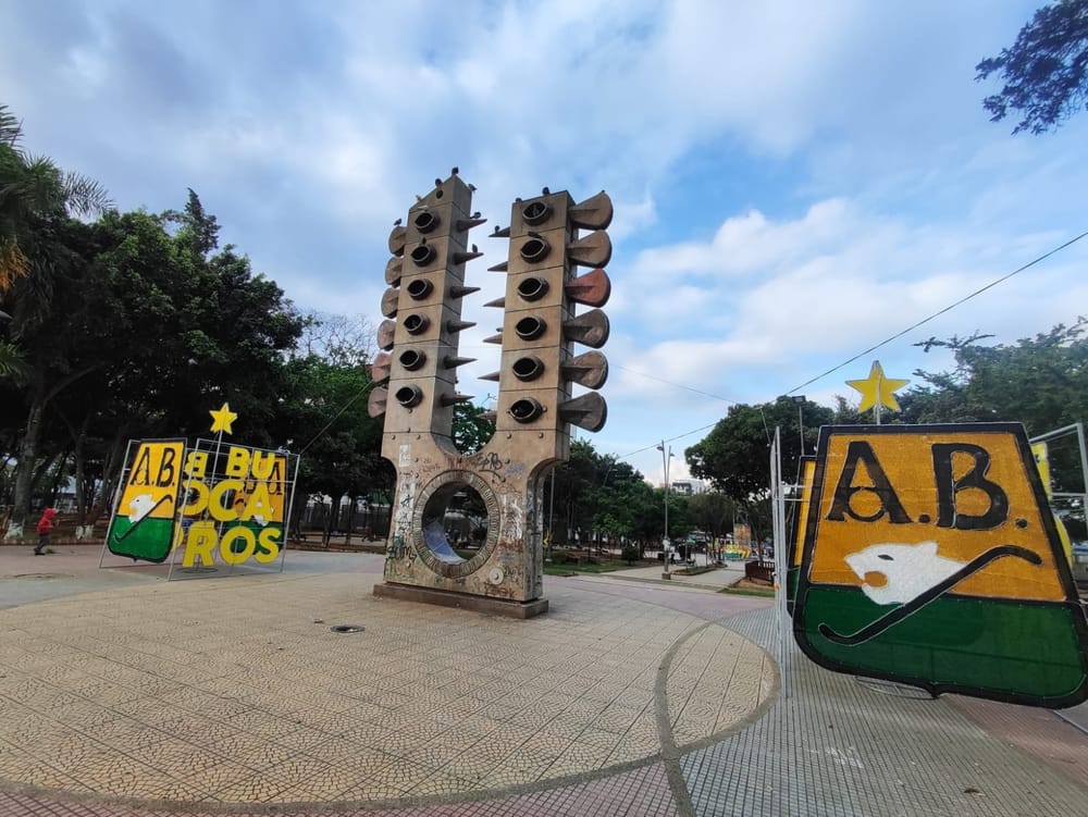 Parque de Bucaramanga vestido de amarillo y verde para homenajear al campeón imagen de la publicación