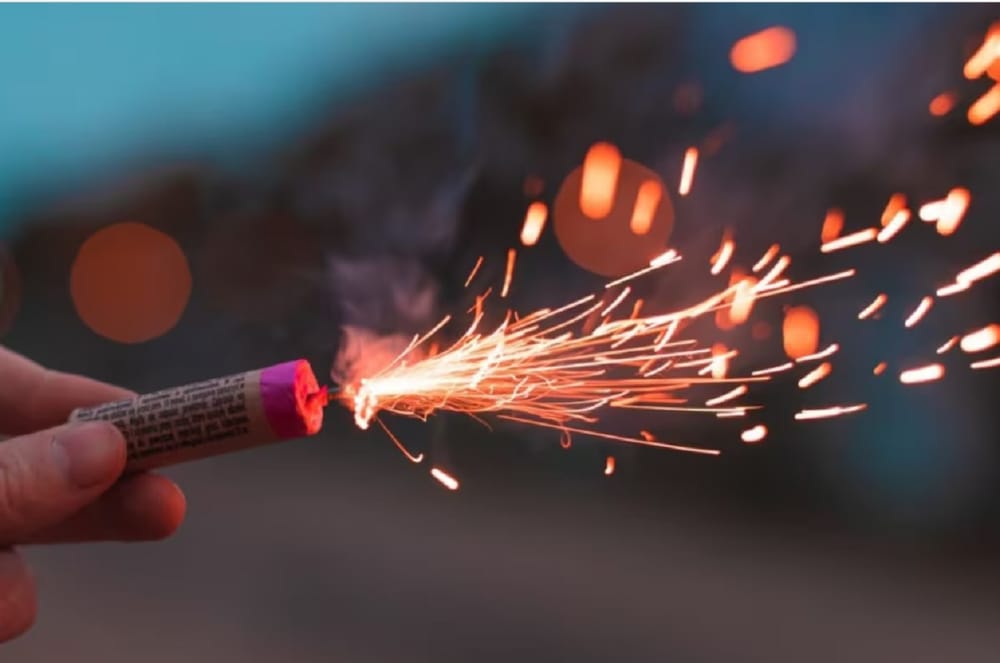 Con voluminosa quema de pólvora desafían la prohibición en Bucaramanga imagen de la publicación