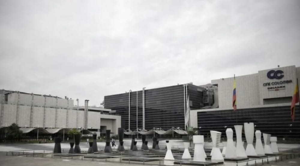 Tragedia en centro comercial: niña murió por caída de vidrio imagen de la publicación