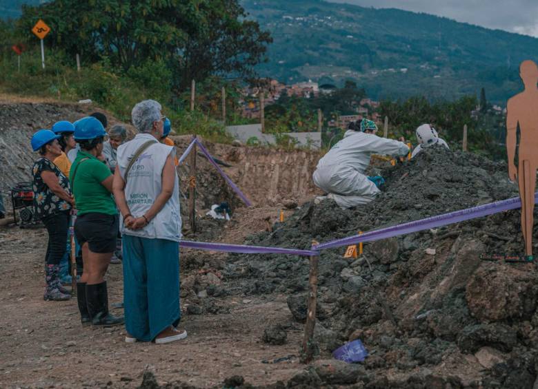 Uribe denuncia falta de imparcialidad en la JEP tras hallazgo de restos en 'La Escombrera' imagen de la publicación