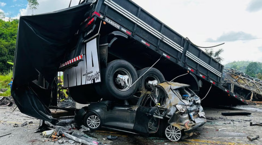 Tragedia en Brasil: 38 muertos tras incendio de un ómnibus imagen de la publicación