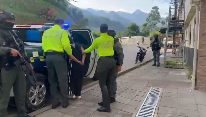 VIDEO. Funcionaria del INPEC resultó ser cómplice de 'Los del Sur' imagen de la publicación