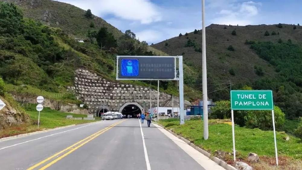 Tras atentado y falsas alarmas autoridades custodian entrada a Pamplona imagen de la publicación
