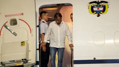 Tras recapacitar, Petro dispone avión presidencial para el retorno de connacionales desde EE.UU. imagen de la publicación
