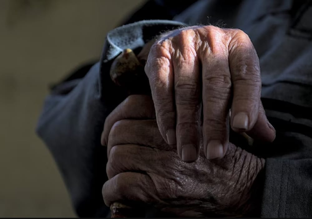 Hombre golpeó a su abuela porque no le dio dinero para drogas imagen de la publicación