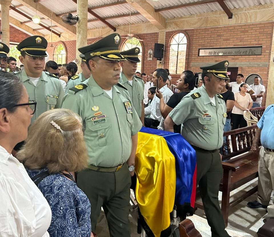 El Carmen de Chucurí despidió al patrullero asesinado por el ELN imagen de la publicación