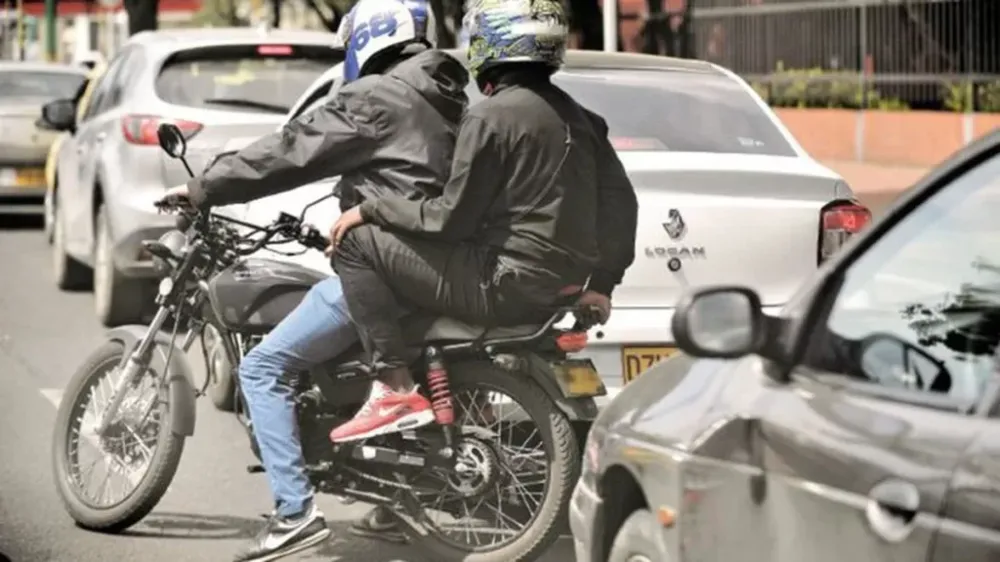 Girón prohibirá parrillero hombre mayor de 18 años imagen de la publicación