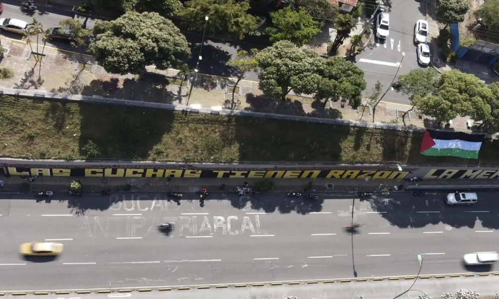 El mural 'Las cuchas tienen razón' llegó a Bucaramanga imagen de la publicación