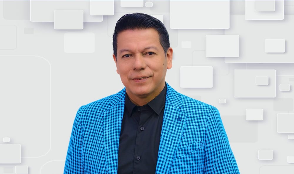 Fernando Burbano con sus dos nuevos éxitos imagen de la publicación