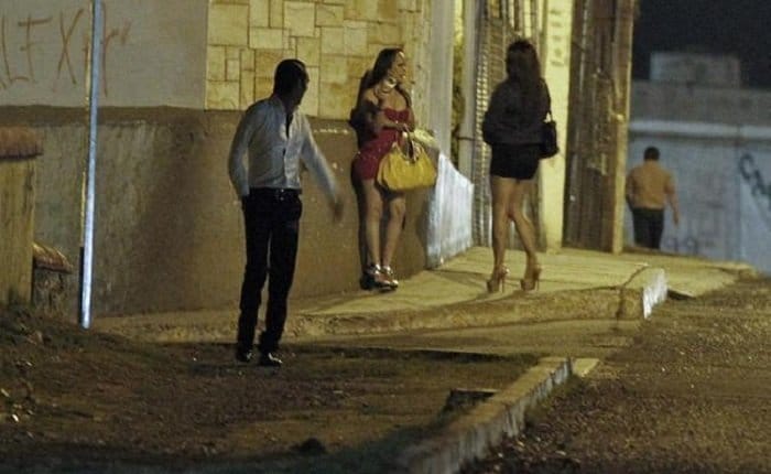 Esta es la propuesta que pretende elevar a contrato laboral la prostitución en Colombia imagen de la publicación