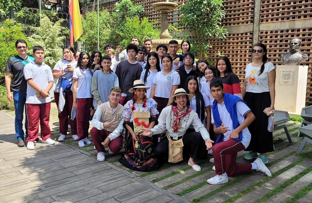 Estudiantes exploran la historia en Circuito Orígenes imagen de la publicación