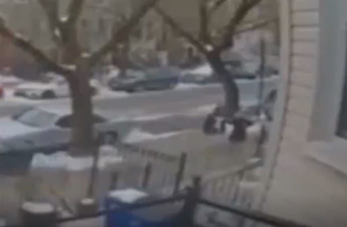 VIDEO: tras arremeter a tiros contra su novia sujeto se autoelimina dos veces imagen de la publicación