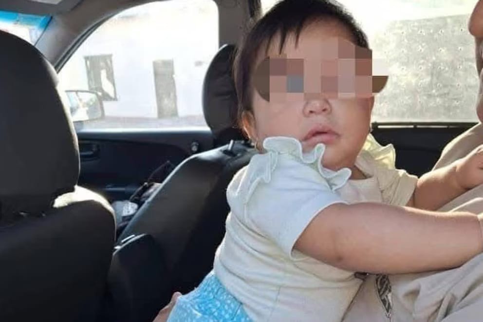 Estupor y tristeza en Ecuador: bebé fue hallada gateando sola en una carretera tras el brutal asesinato de su madre imagen de la publicación