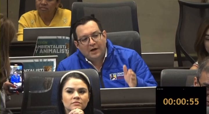 “Nos quieren dejar cocinando con leña”: Representante a la cámara por Santander radica moción de censura al ministro de Minas y Energía imagen de la publicación