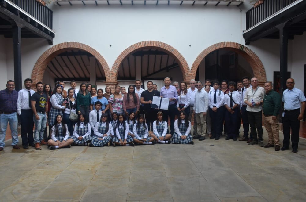 Estudiantes de Girón recibirán doble titulación antes de graduarse imagen de la publicación