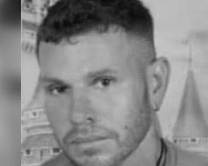 Lo balearon en la puerta de su casa y le dejaron letrero con mensaje imagen de la publicación