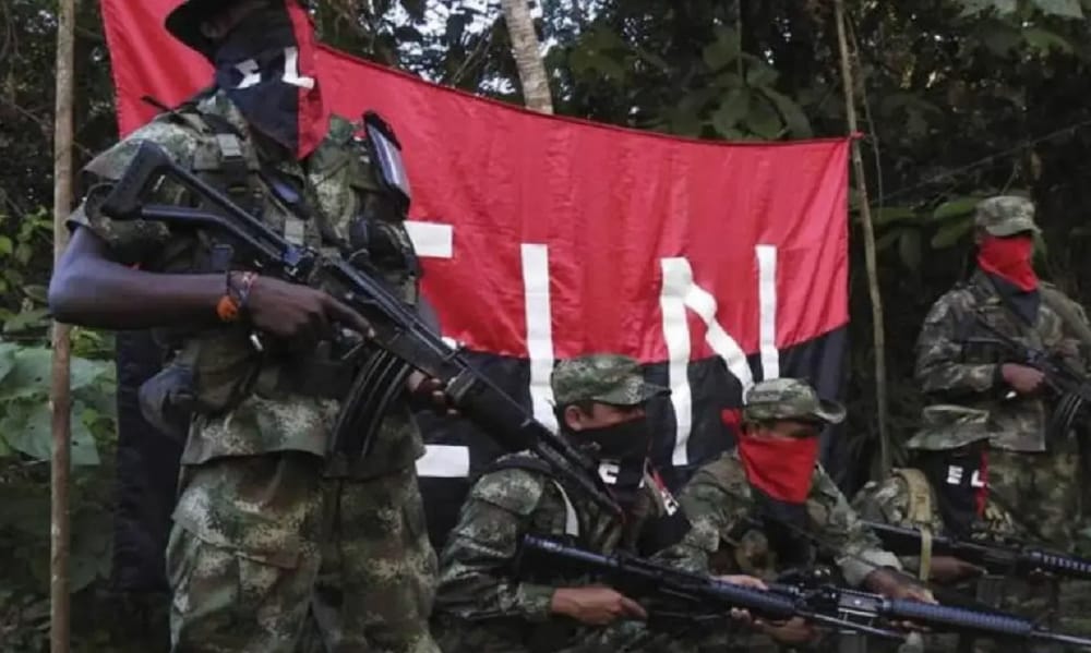 ELN utiliza viviendas, escuelas y visten de civil para atacar a las Fuerzas Militares imagen de la publicación