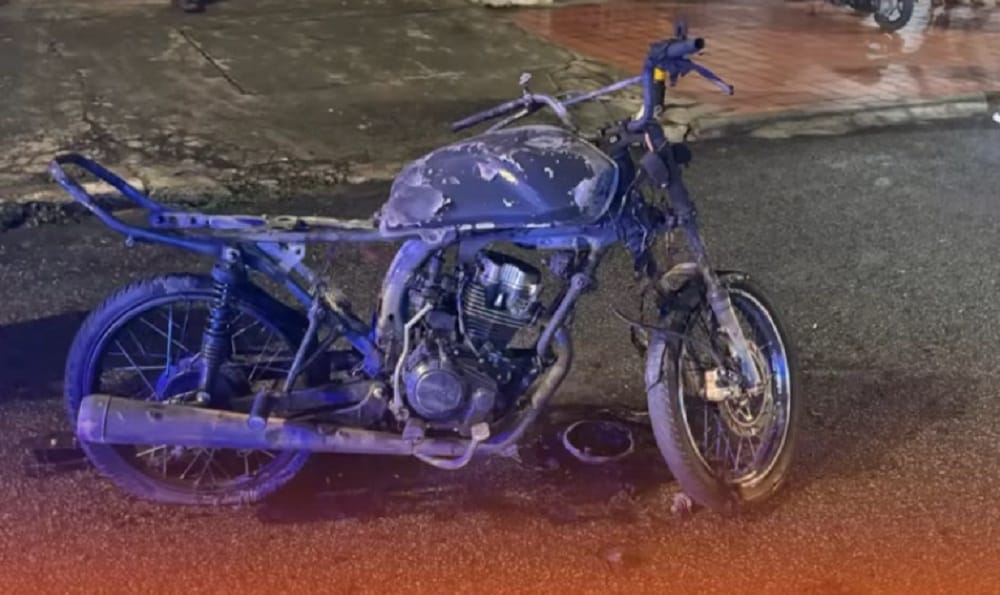 Ladrón fue capturado y su moto incinerada imagen de la publicación