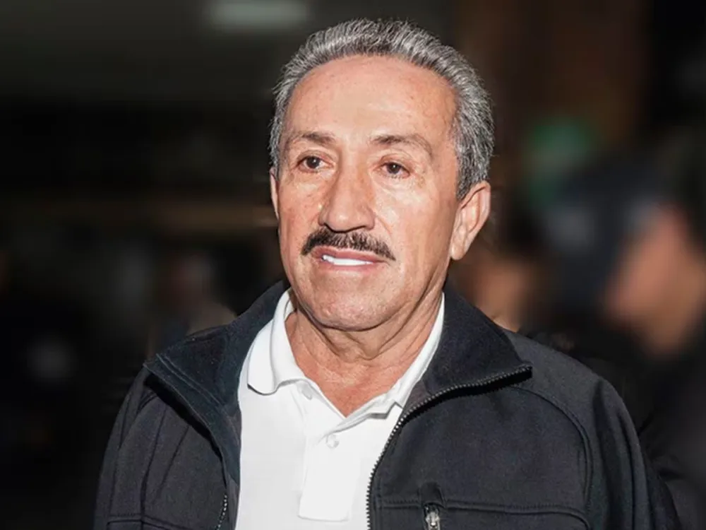 Coronel Hugo Aguilar doctor en economía en universidad de México imagen de la publicación