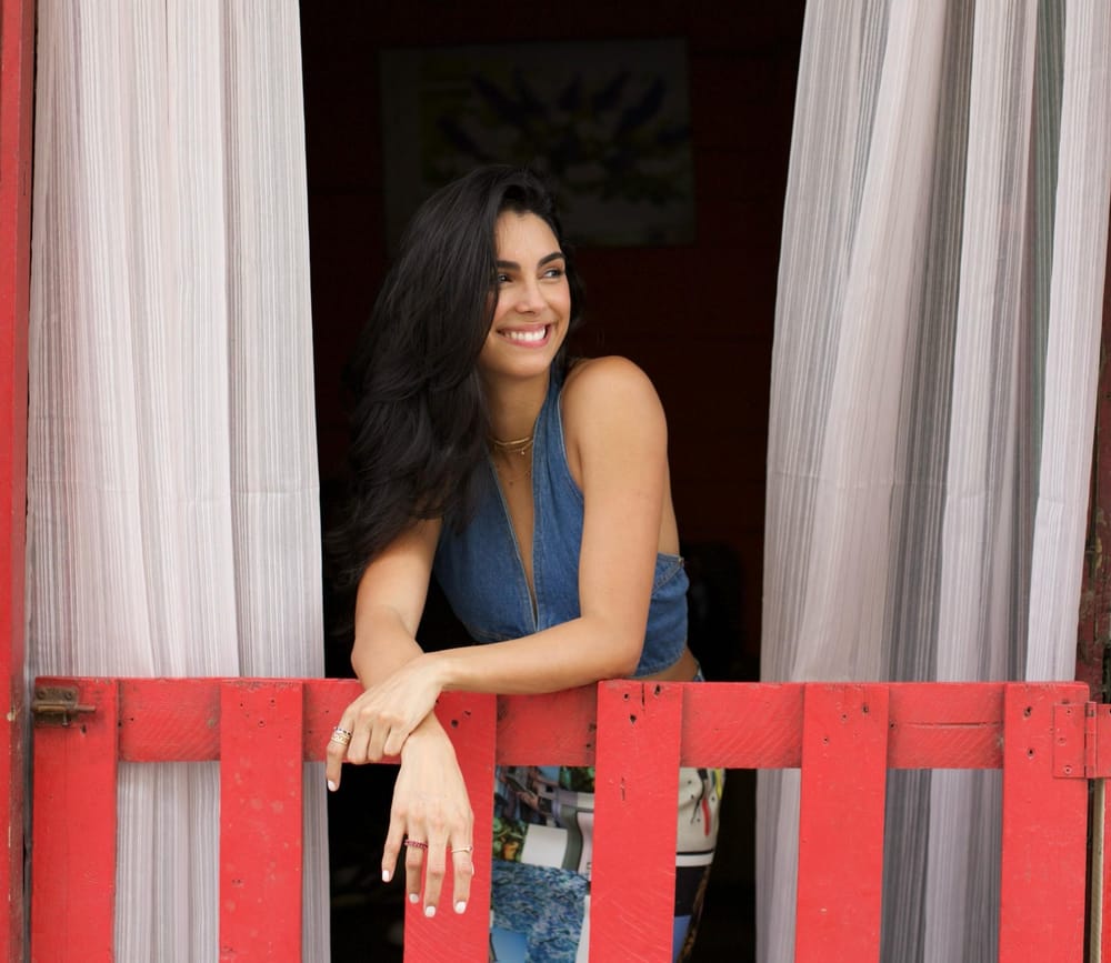 Liz Grimaldo estrena "Dos pies izquierdos" imagen de la publicación