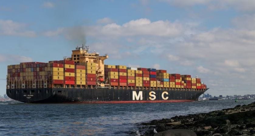 Trump agachó la cabeza y reanuda envíos desde China y Hong Kong imagen de la publicación