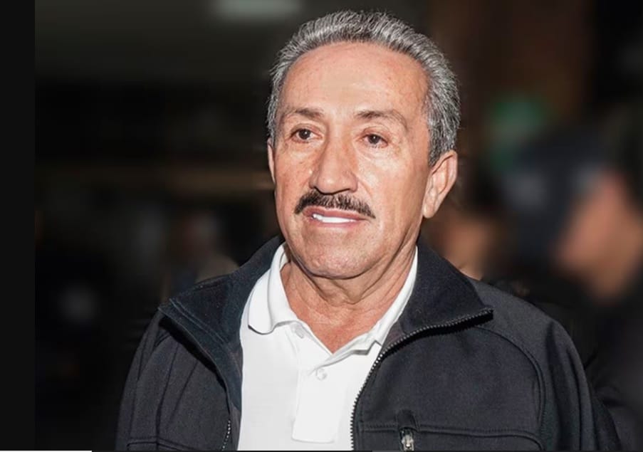 Ex gobernador Hugo Aguilar recibe el título de economista en MÉXICO imagen de la publicación