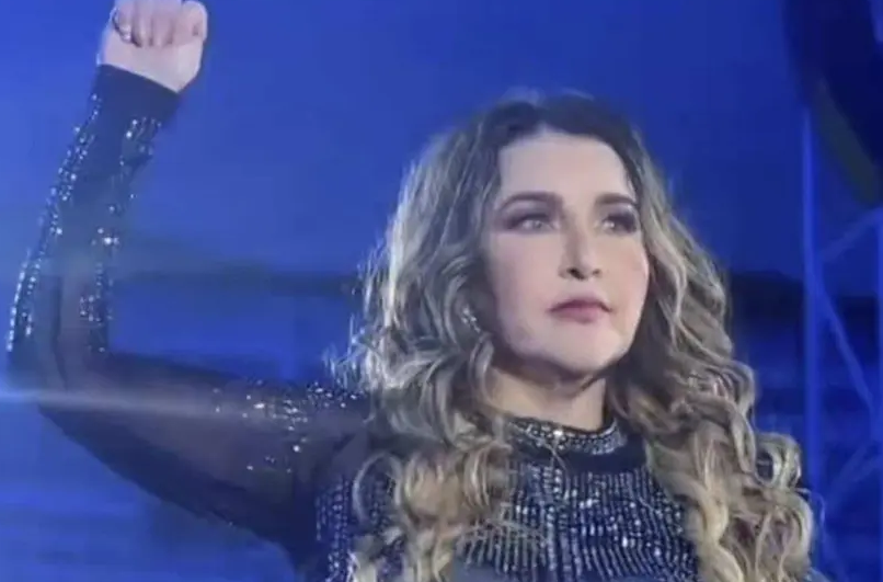 VIDEO. Cantante mexicana genera alerta con señal de auxilio en concierto imagen de la publicación