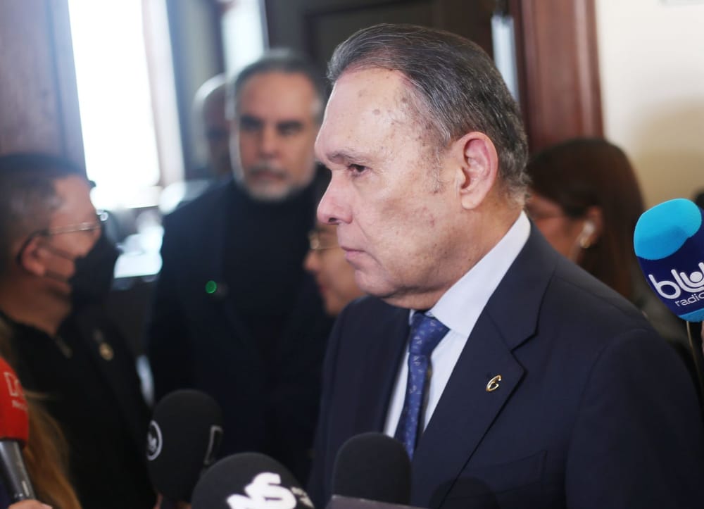 Presidente Efraín Cepeda recibió al nuevo Ministro del Interior, Armando Benedetti imagen de la publicación