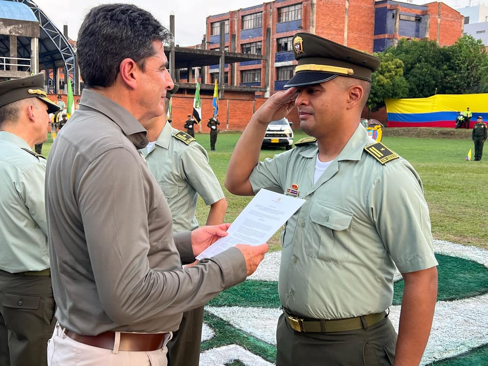 Reconocimiento a Policía Demam por 20 años de servicio imagen de la publicación