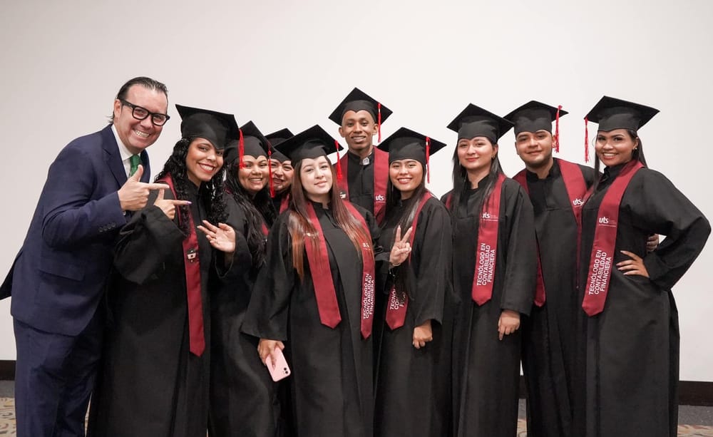 Ceremonia de grados UTS en la ‘Bella Hija del Sol’ imagen de la publicación