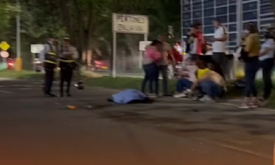 Motociclista fallece al estrellarse contra un taxi y ser arrollado por un camión turbo en Floridablanca imagen de la publicación