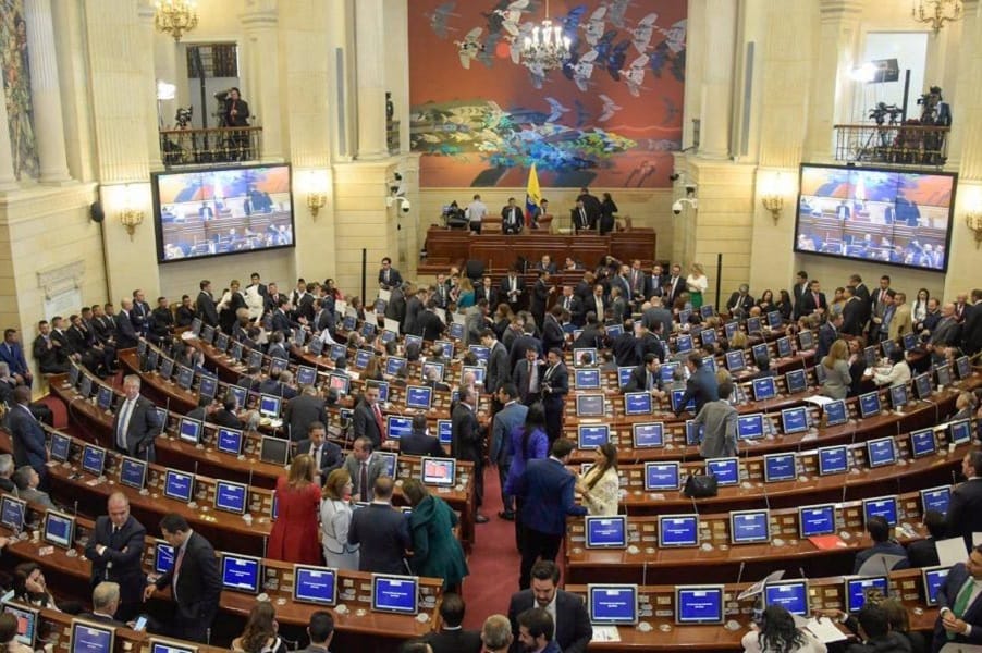 Estudiarán proyecto de ley para regular 'influencers'en Colombia imagen de la publicación