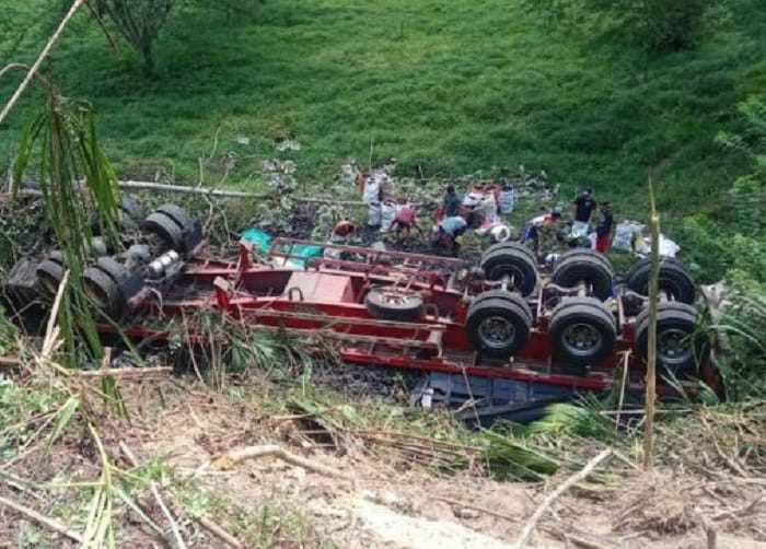 Volcamiento no dejó víctimas fatales imagen de la publicación