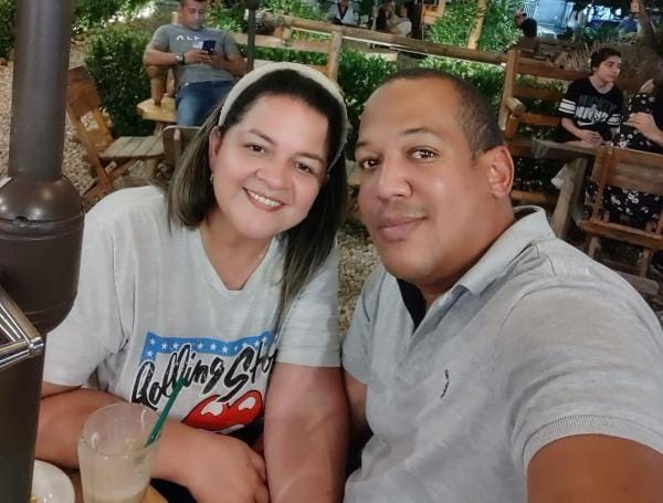 Mujer busca ayuda con visa humanitaria para acompañar a su esposo tras accidente imagen de la publicación