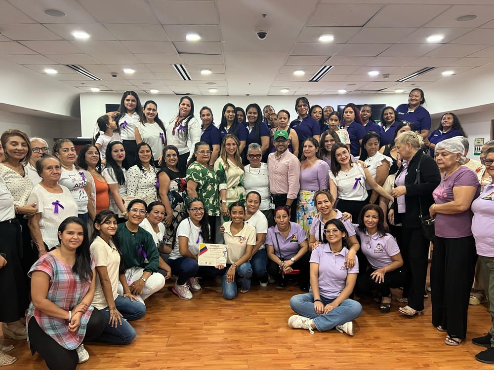 Alcaldía fortalece la inclusión con la graduación de mujeres migrantes en el Centro Intégrate imagen de la publicación