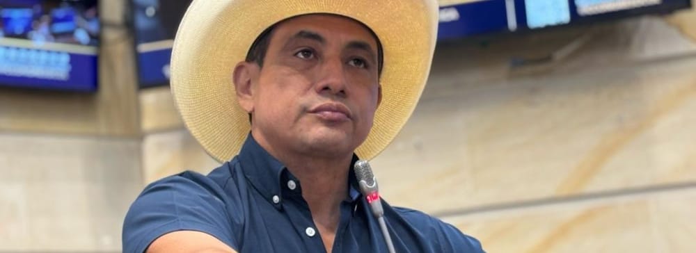 Alirio Barrera logró ser congresista sin ser bachiller "Un idiota que ni siquiera terminó la primaria y su mayor logro en la vida es ser domador de caballos" Dicen en redes imagen de la publicación