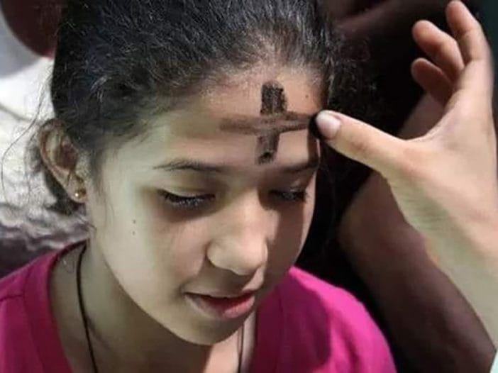 ¡Comenzó la Cuaresma! Millones de fieles reciben la cruz de ceniza imagen de la publicación